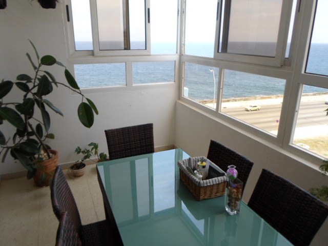 150 - RENT VIP LUXURY APARTMENT VEDADO HAVANA SEAFRONT MALECON